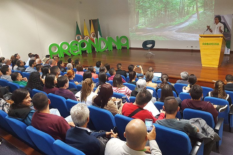 Conferencia de Sergio Fajardo llenó el auditorio de Areandina Pereira |  Areandina
